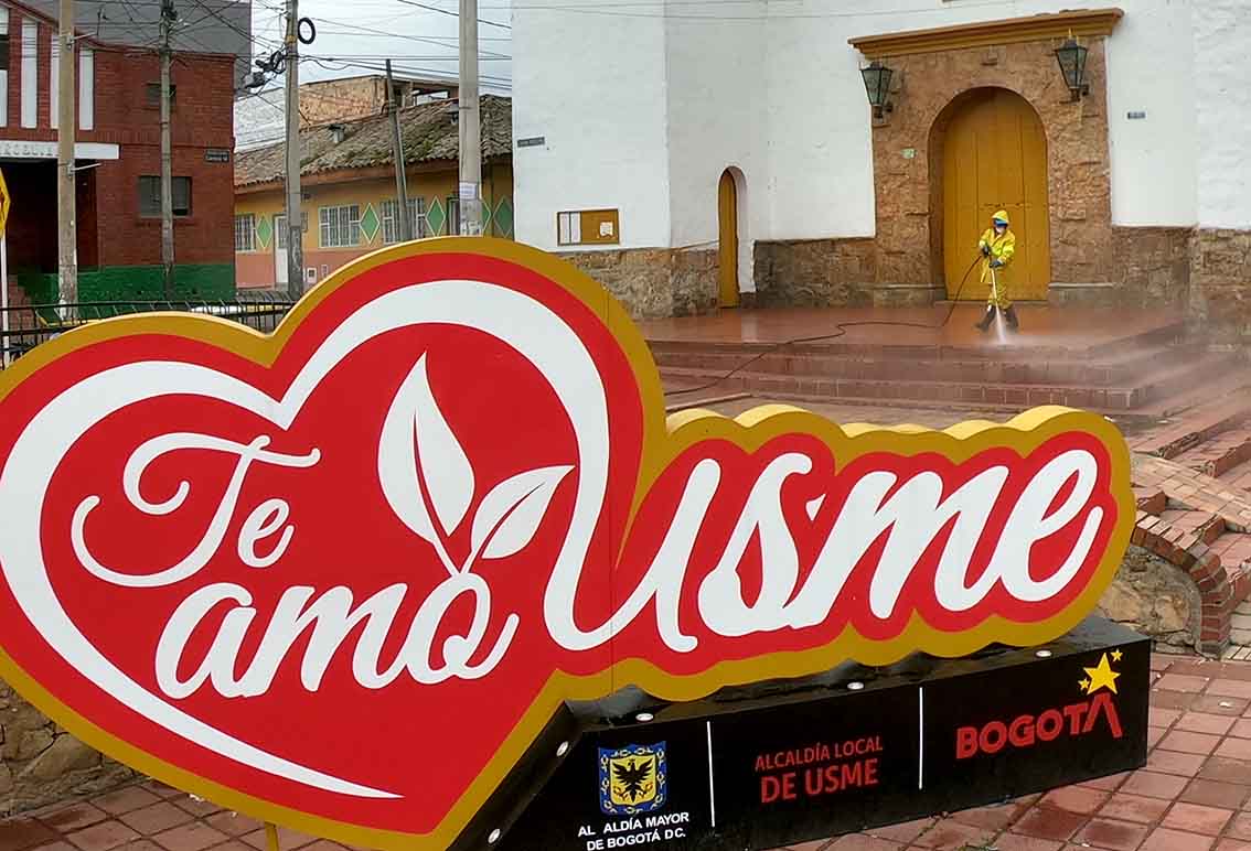 [Fotos] Plaza de Usme fue limpiada y desinfectada