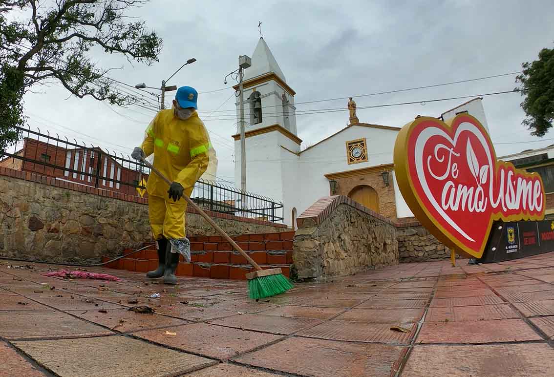 [Fotos] Plaza de Usme fue limpiada y desinfectada