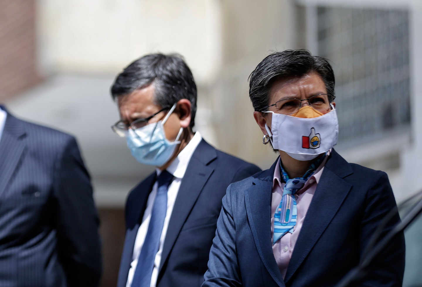 Hugo Acero junto a Claudia López