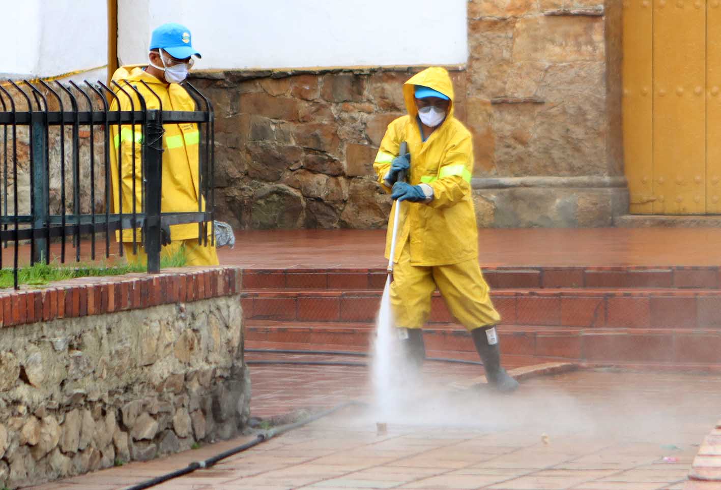 [Fotos] Plaza de Usme fue limpiada y desinfectada
