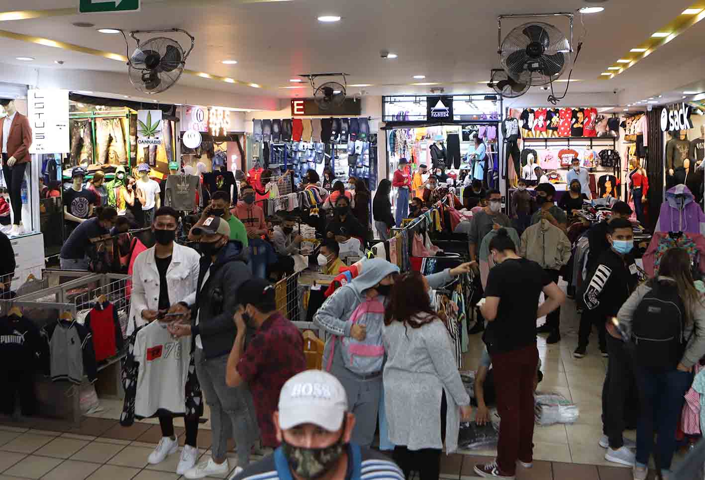 Madrugón en San Victorino: habrá ropa y juguetes desde 5.000 pesos