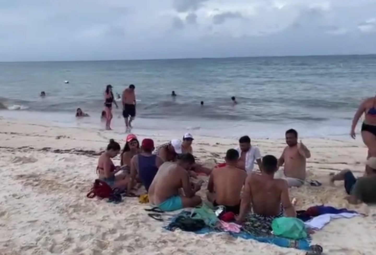Turistas en San Andrés después del paso del huracán Iota