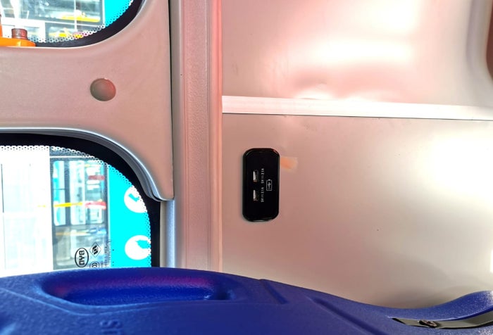 Nueva Flota de Transmilenio viene equipada para cargar celulares