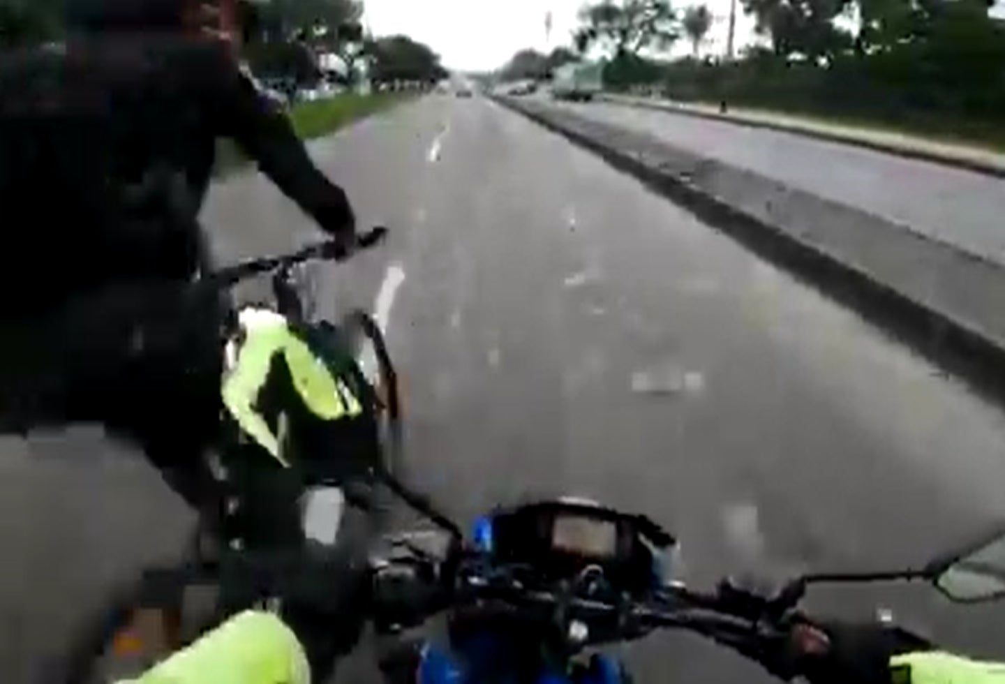 Irresponsable ciclista se salvó por centímetros de ser embestido en Bogotá