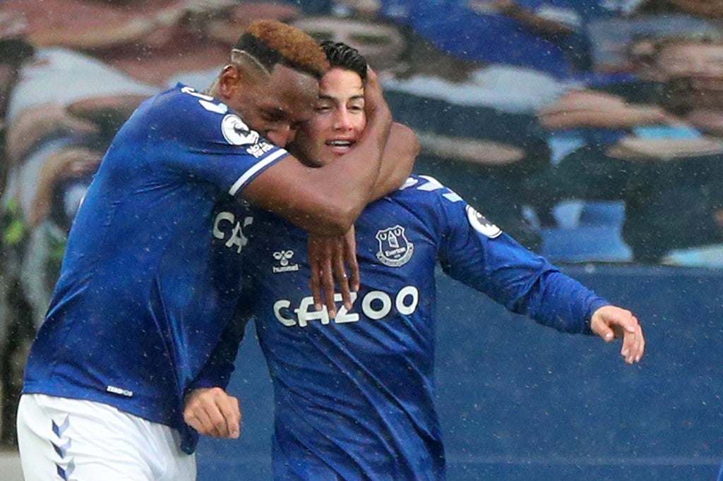 Yerry Mina y James en Everton