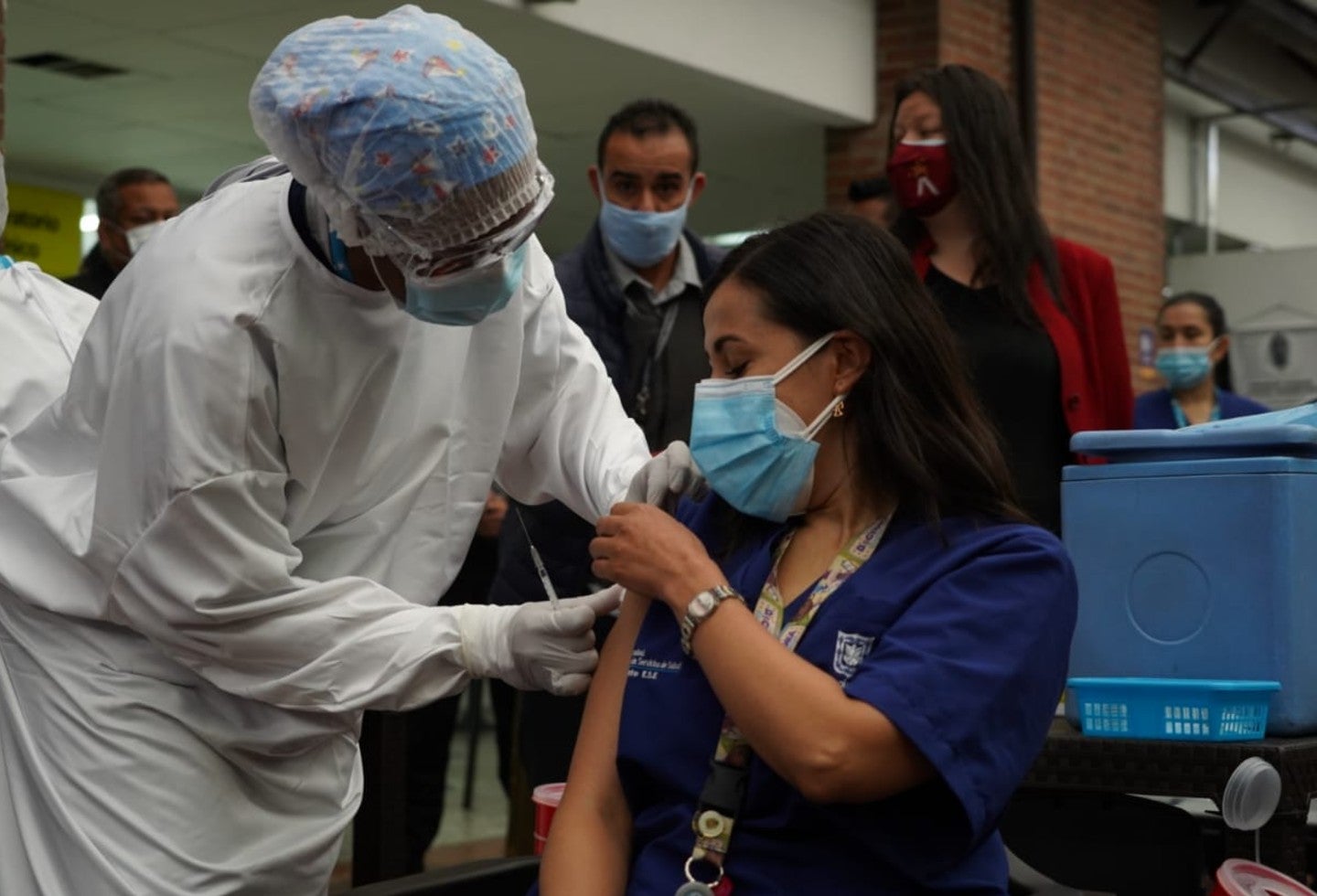 Primeros vacunados contra covid en Bogotá