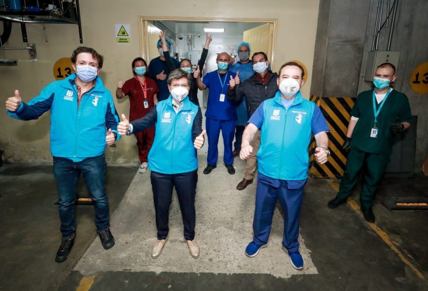 Alcaldesa de Bogotá, Claudia López en entrega de vacunas anticovid