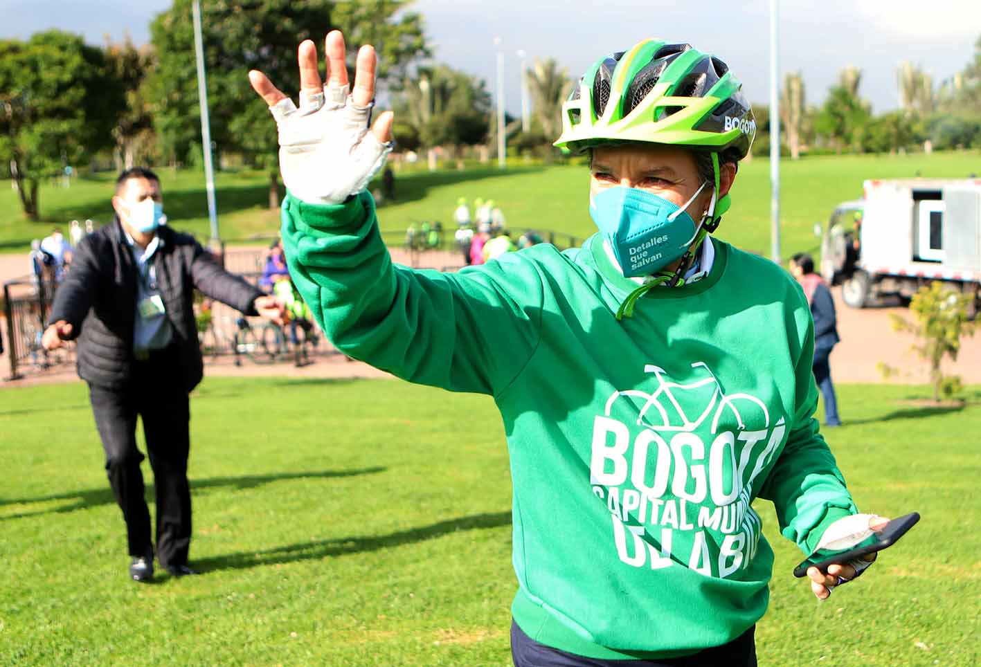 Bicicletas - uso de bicicleta en Bogotá - Claudia López en bicicleta
