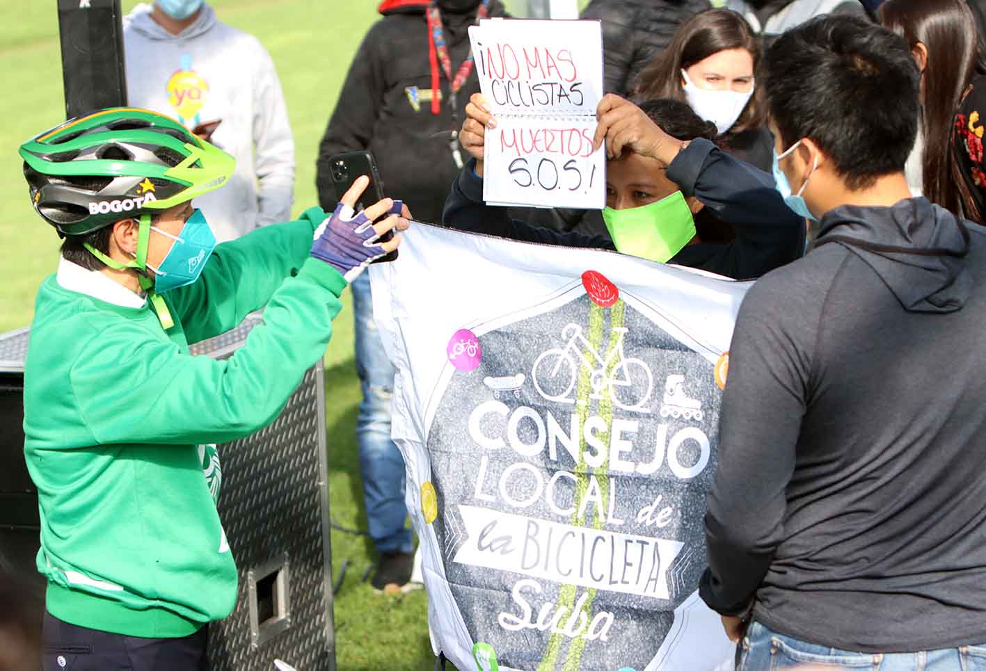 Bicicletas - uso de bicicleta en Bogotá - Claudia López en bicicleta