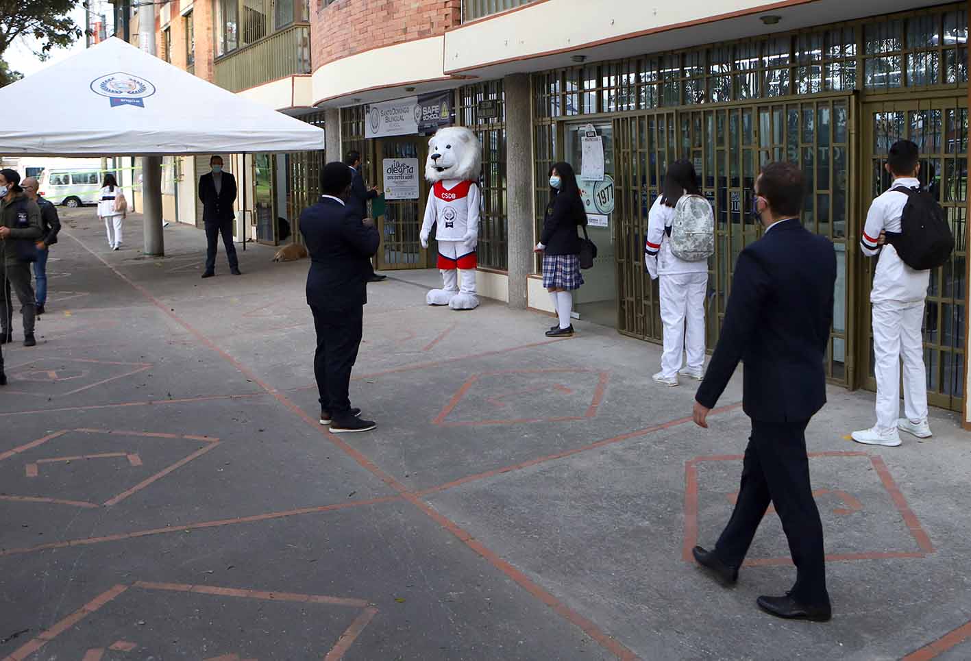 Clases presenciales: Colegios con modelo alternancia