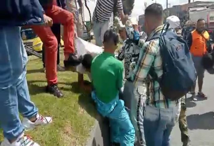 Compinches reviraron por ladrón que sufría infernal ‘paloterapia’