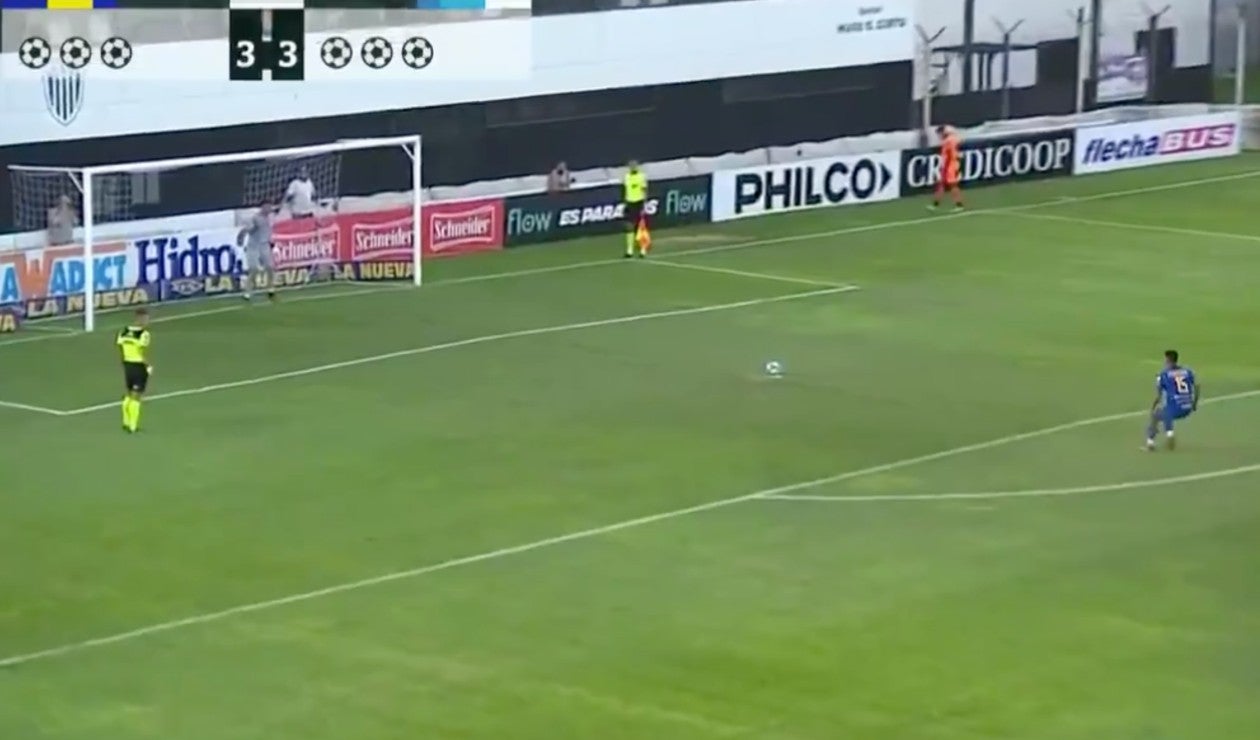 Captura de pantalla, tiro penal ejecutado.