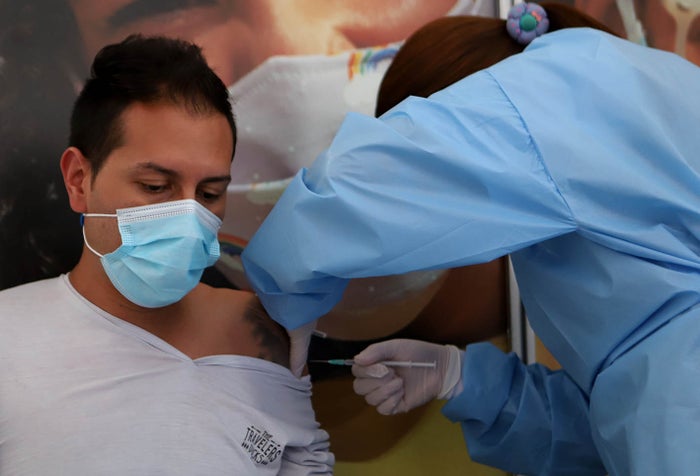 Vacunación contra la covid 19 en Clínica Colombia de Bogotá
