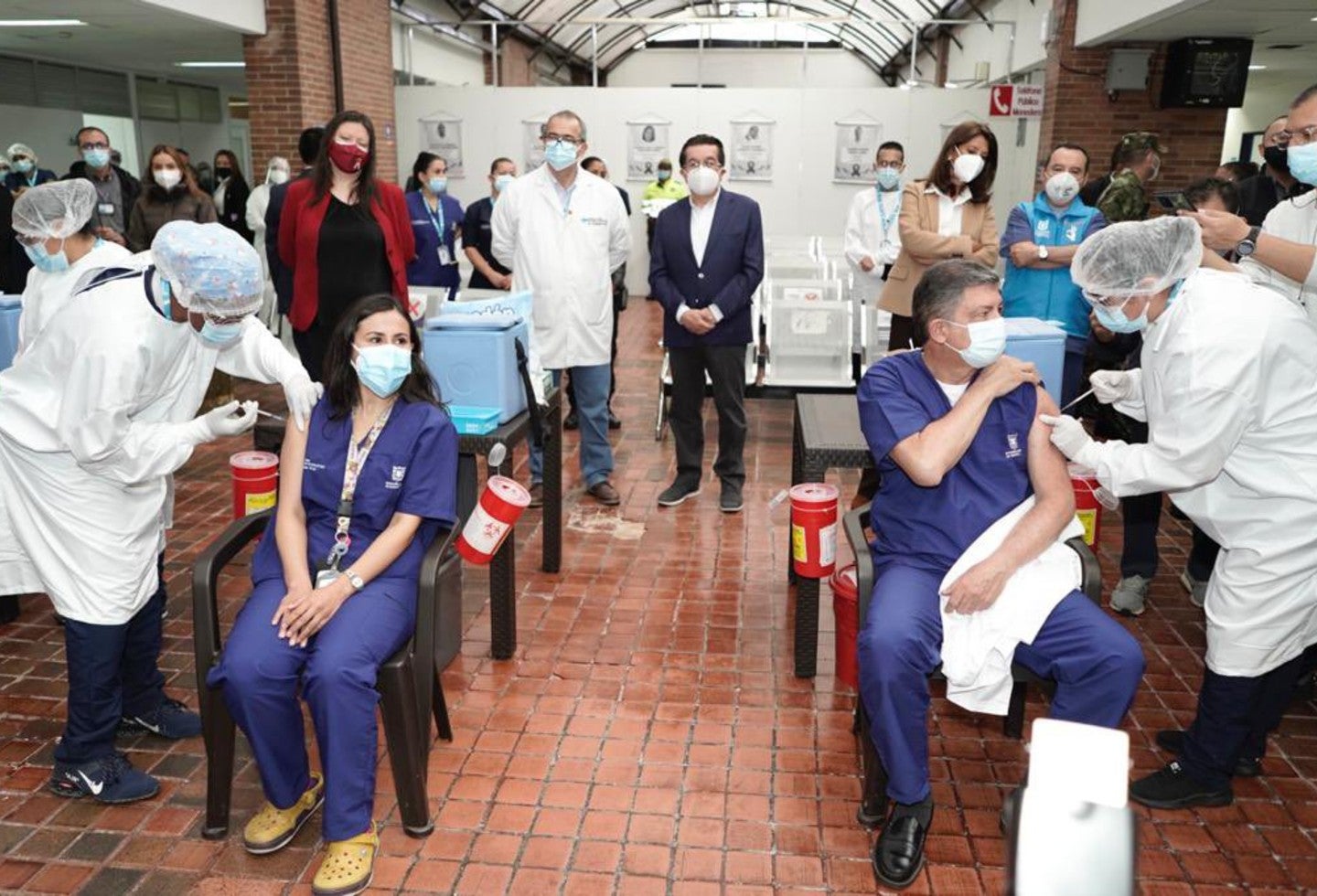 Primeros vacunados contra covid-19 en el Hospital de Kennedy