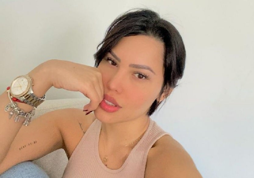 Ana del Castillo luciendo su pelo corto