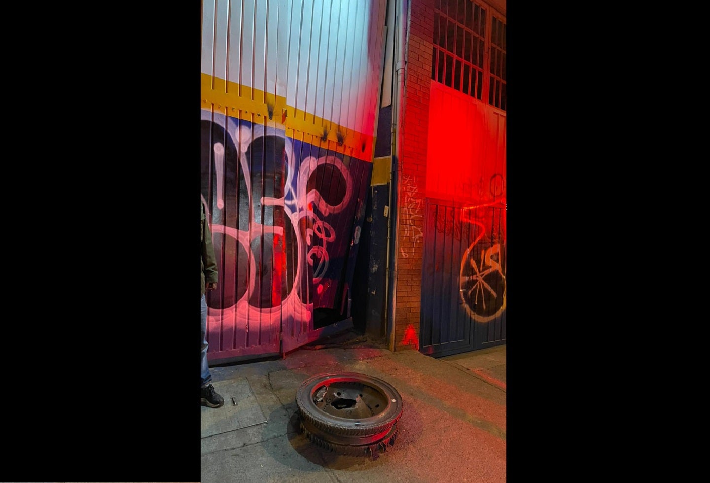 Domiciliario estuvo cerca de que lo matara una turbina de un avión