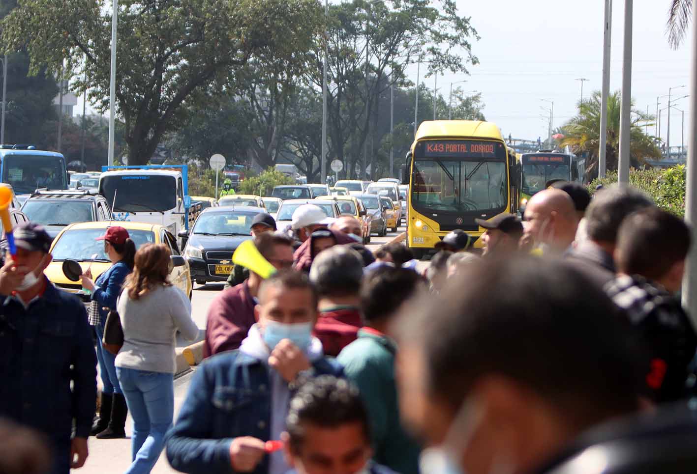 Protestas en Bogotá / Dueños de buses provisionales del SITP