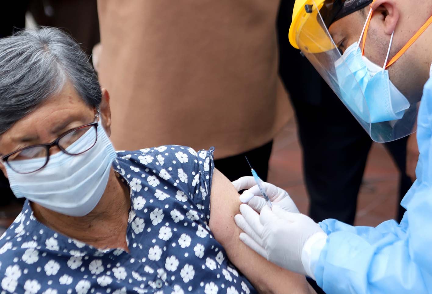 Vacunación de adultos mayores /Vacuna contra covid / Vacunación en Colombia