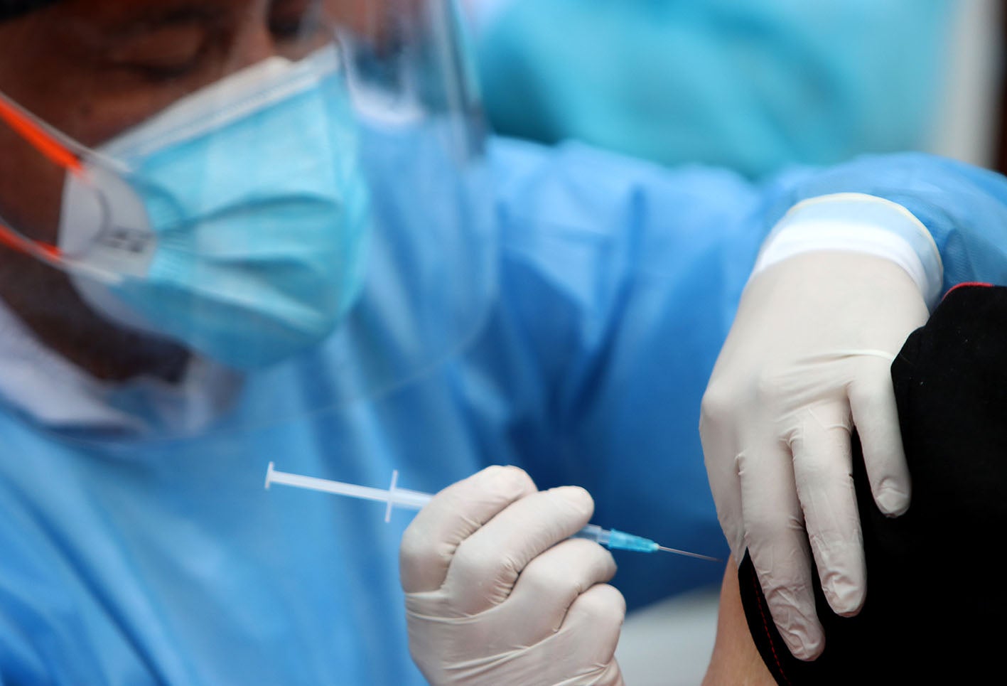 Vacunación de adultos mayores /Vacuna contra covid / Vacunación en Colombia