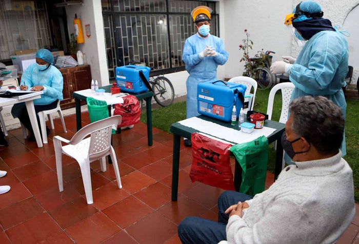 Vacunación de adultos mayores /Vacuna contra covid / Vacunación en Colombia