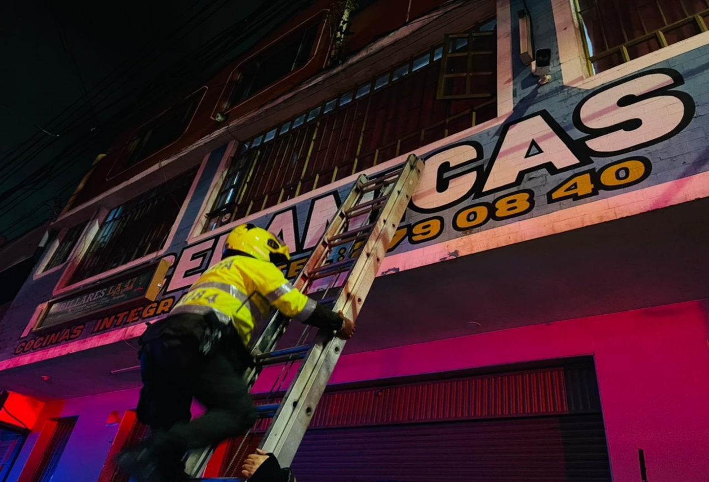 Varios veteranos fueron pillados amontonados jugando billar en Bogotá