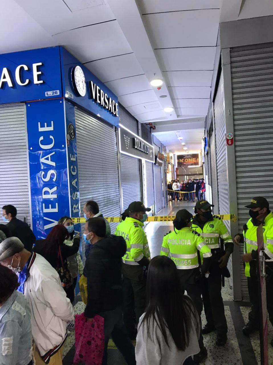 Centro comercial Puerto Príncipe, ubicado en la calle 13, en el centro de Bogotá