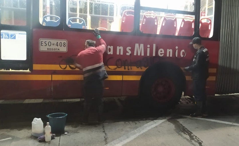 Bus de Transmilenio vandalizado