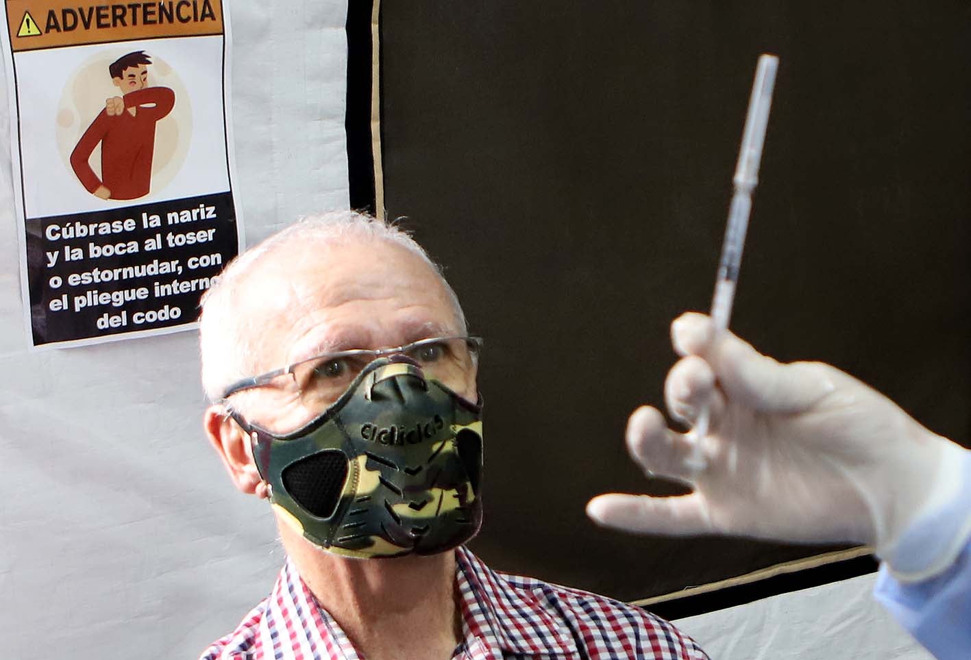 Vacunación sin bajarse del carro: así se está implementando em Bogotá