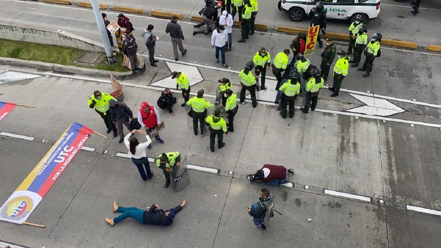 Conductores de Transmilenio salieron a protestar este martes en el portal El Dorado