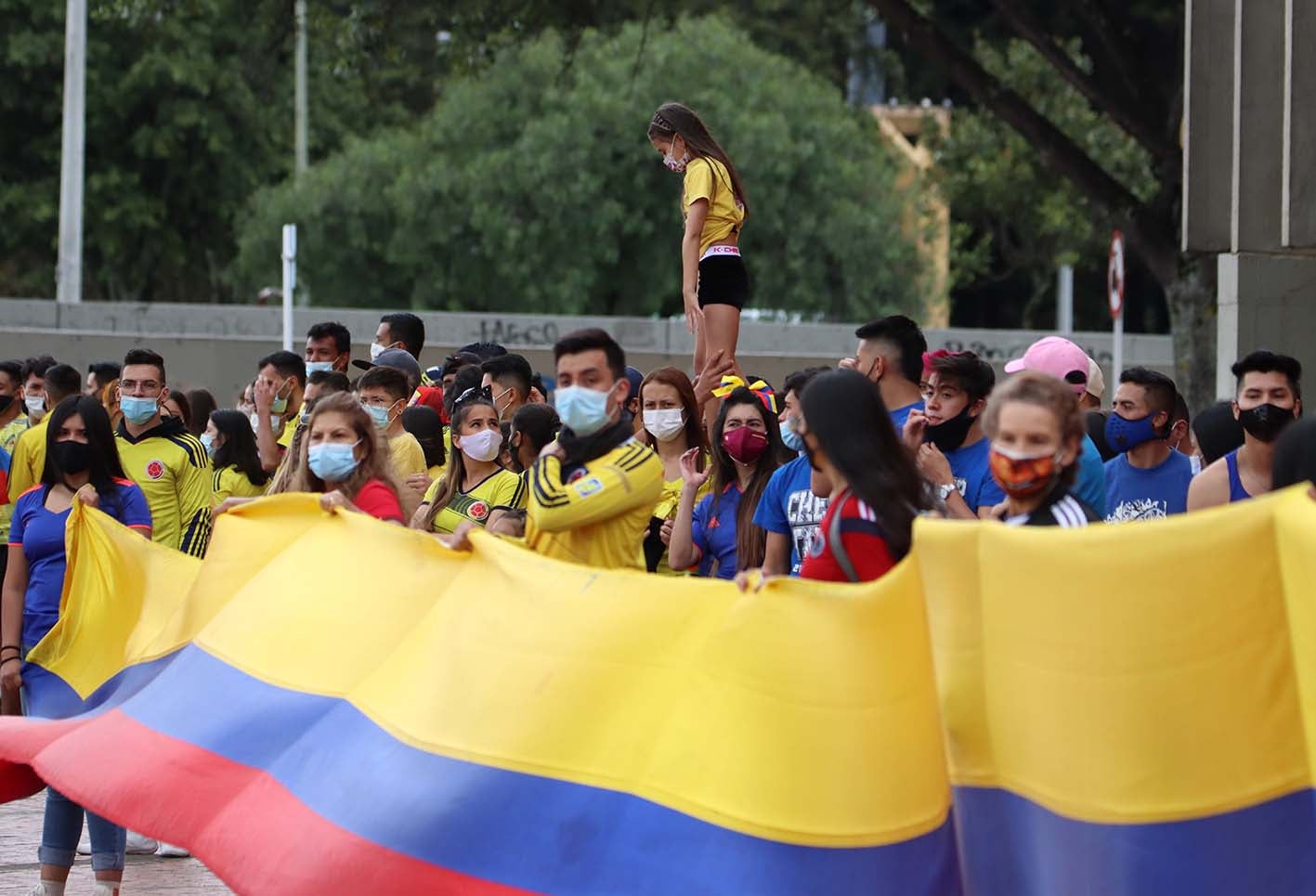 Más de 200 porristas protestan por falta de inversión al deporte en Bogotá