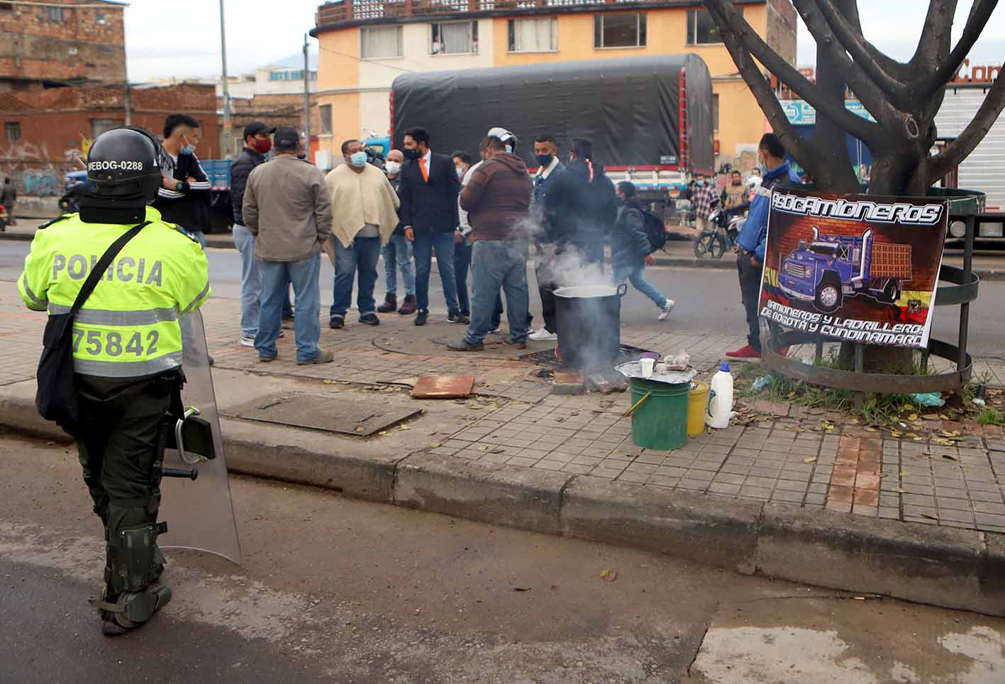 Camioneros y conductores de vehículos de carga protestan en sur de Bogotá