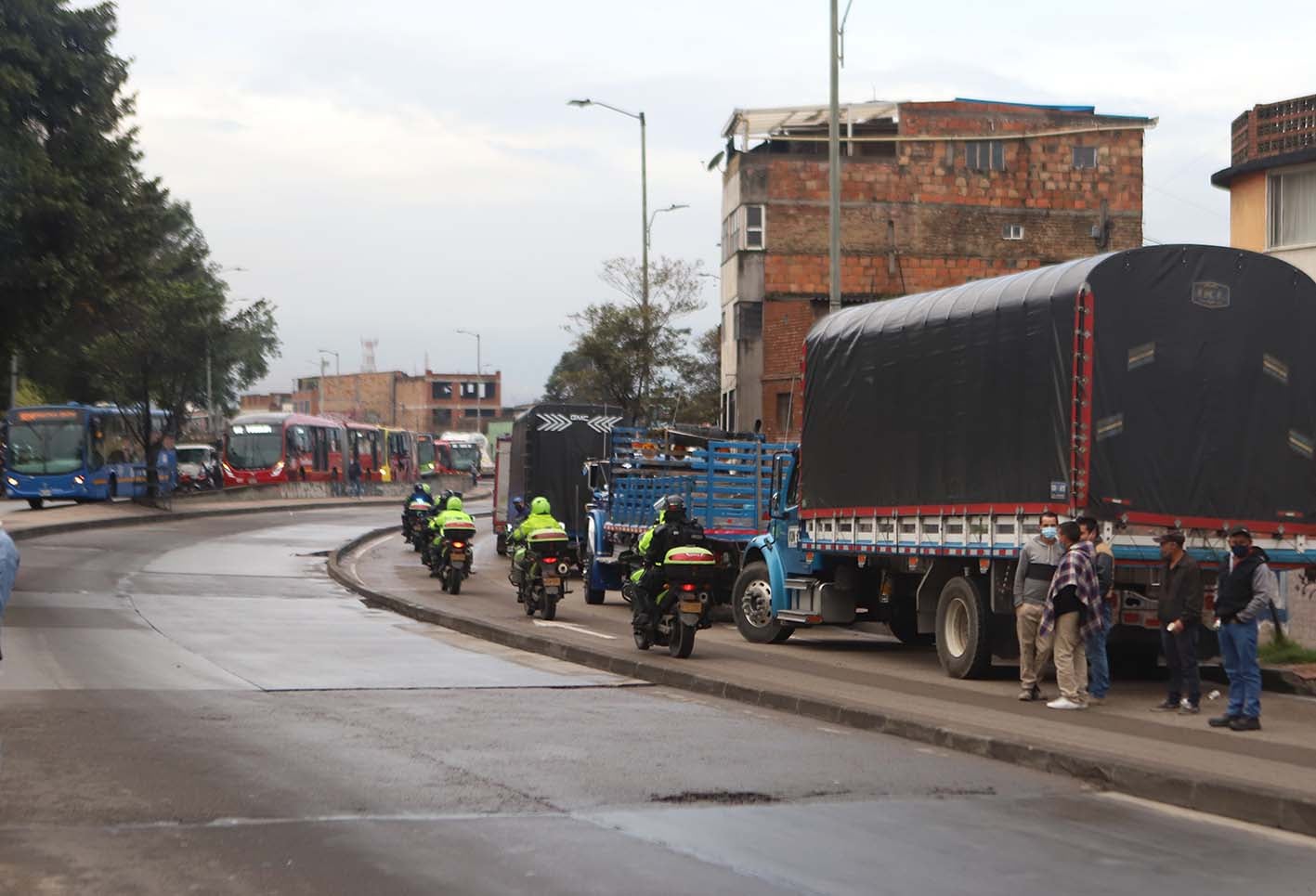 Camioneros y conductores de vehículos de carga protestan en sur de Bogotá