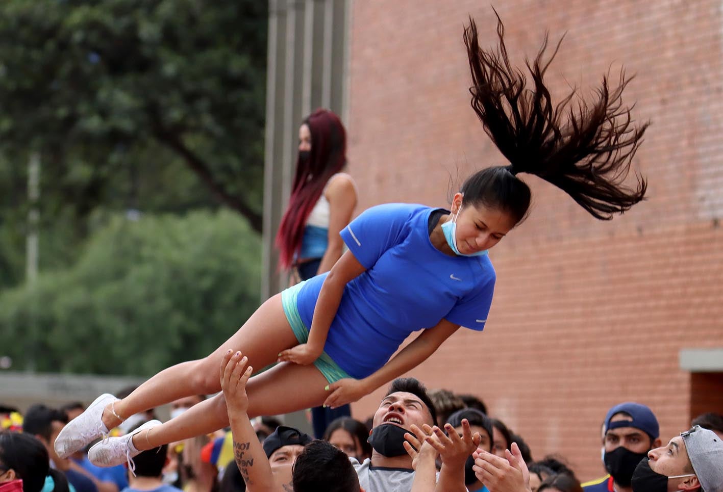 Más de 200 porristas protestan por falta de inversión al deporte en Bogotá
