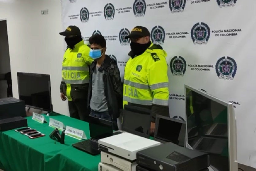 Robo a estudio web cam