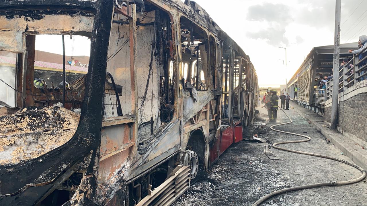 Bus de Transmilenio incinerado