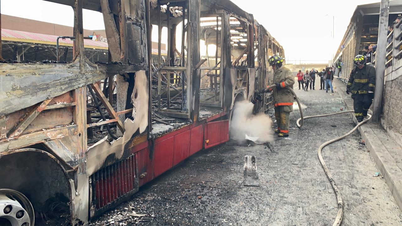 Bus de Transmilenio incinerado