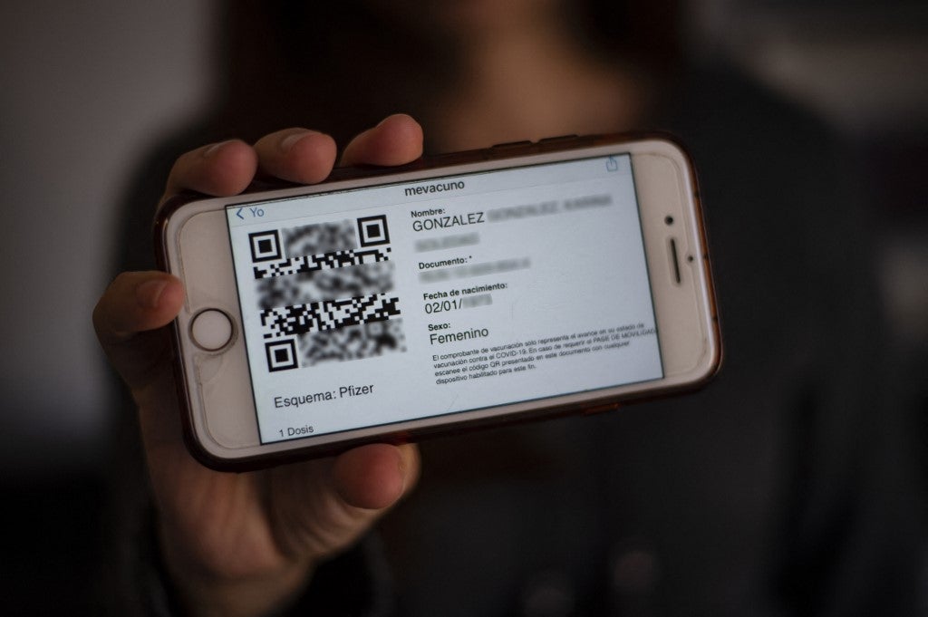 Tarjeta de movilidad o carnet electrónico sobre vacunados anticovid en Chile