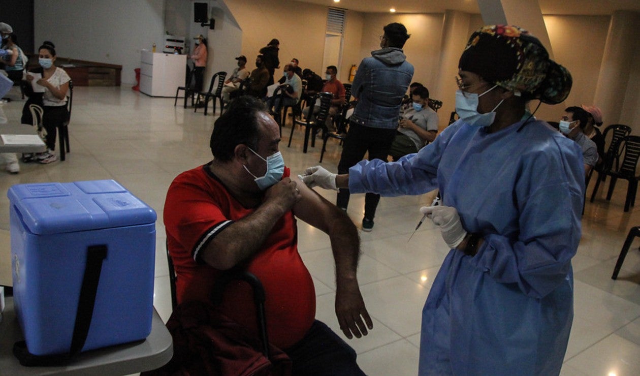 Vacunación en Bogotá avanza en mayores de 35 a 39 años con pico y cédula