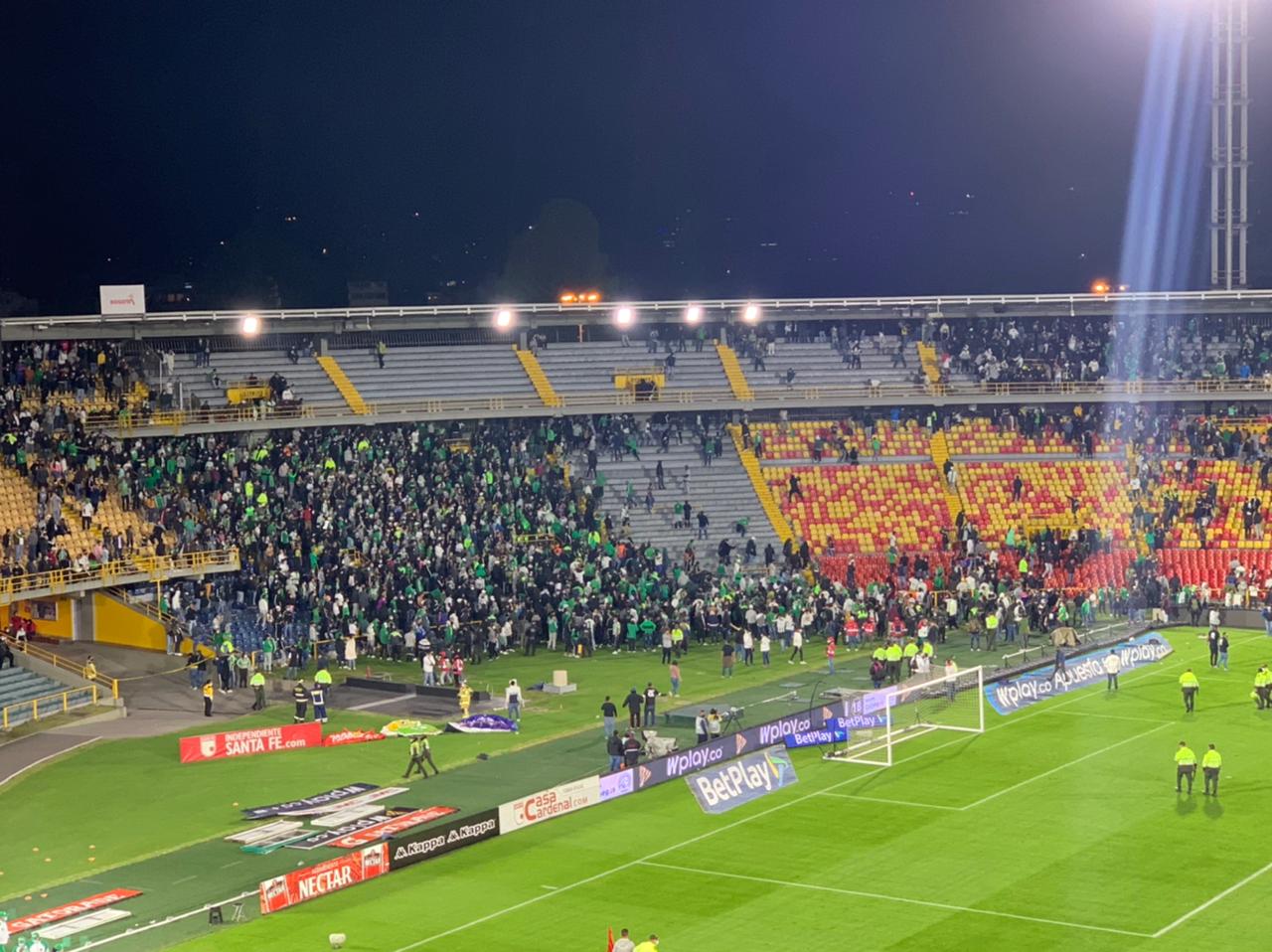 Batalla campal entre hinchas en el Campín