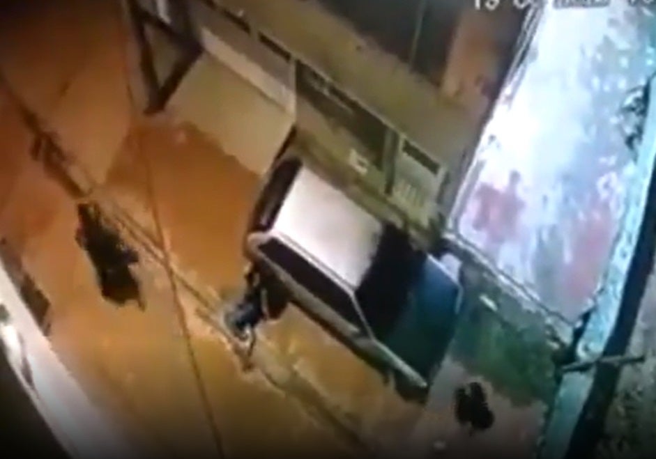 Le disparan a niña de 15 años