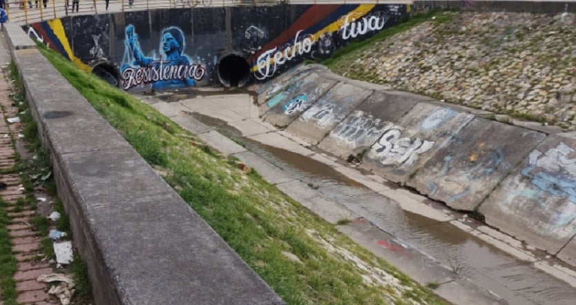 Tres jóvenes hicieron orgía en un caño