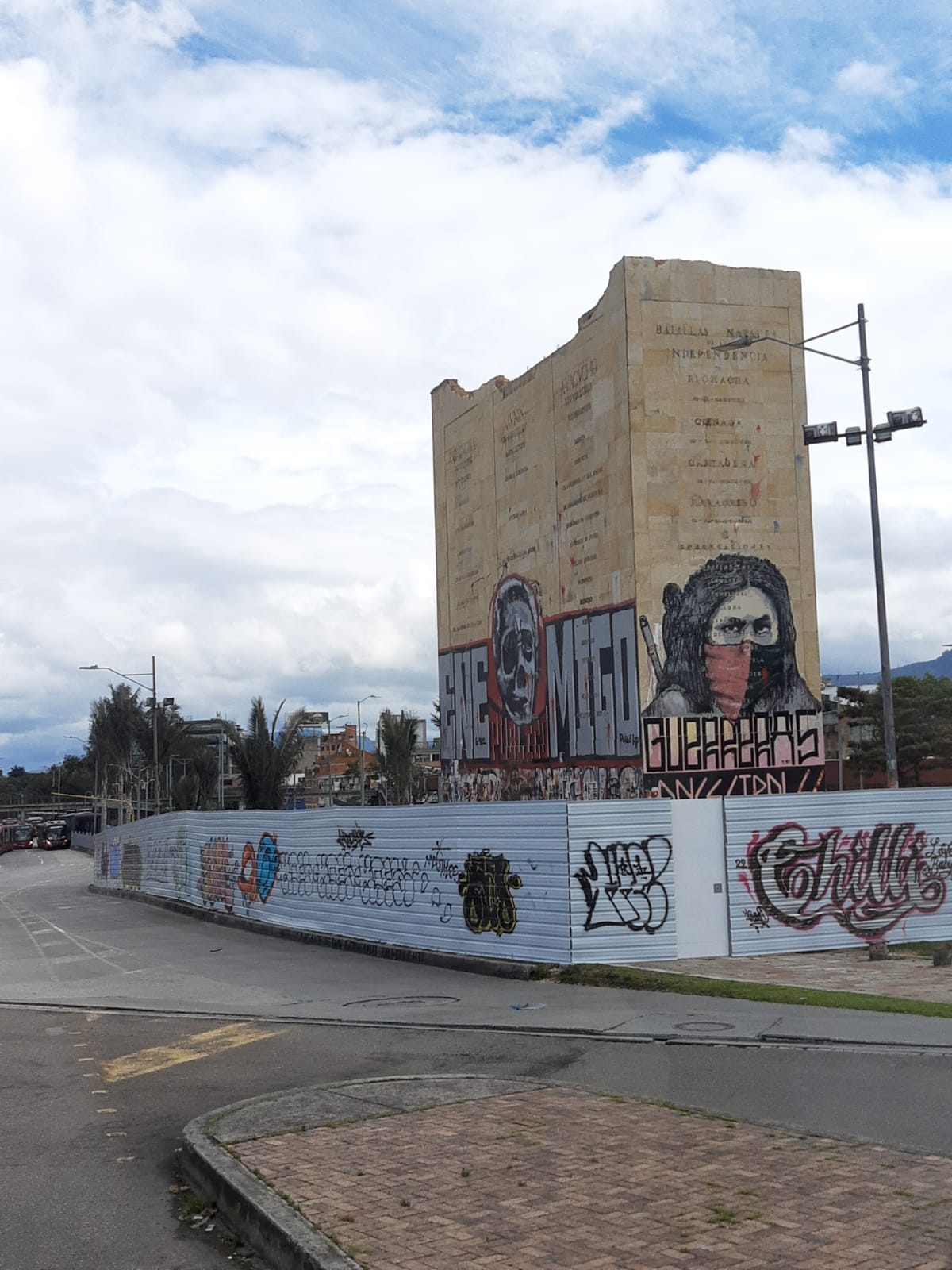 MONUMENTO A LOS HÉROES