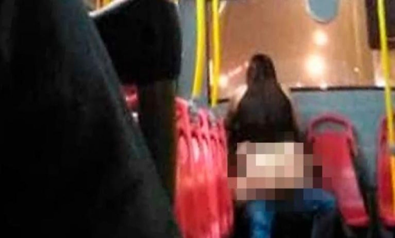 Pareja teniendo sexo en SITP