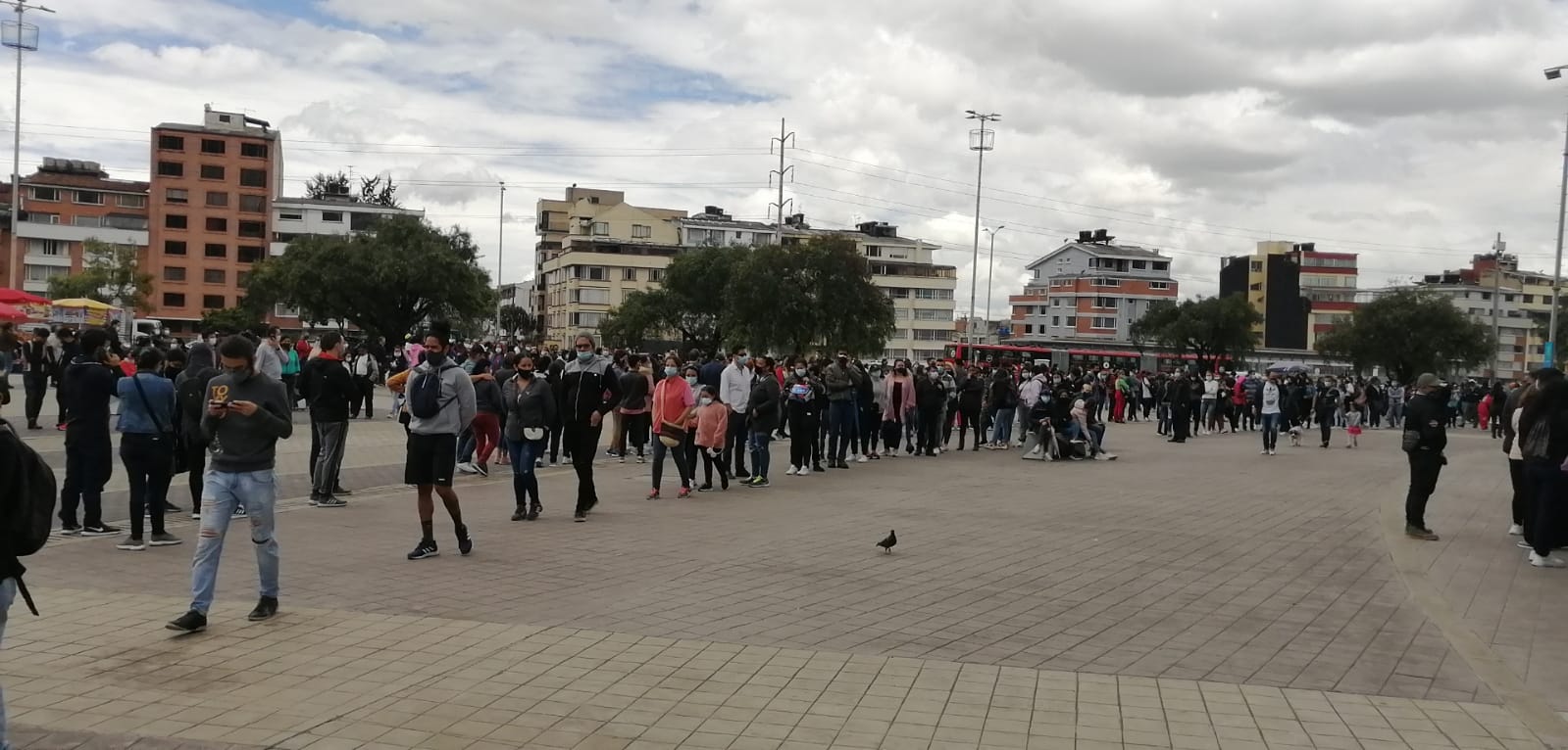 Denuncian mala organización en la vacunación contra la Covid-19 en Bogotá