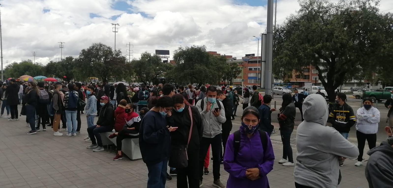 Denuncian mala organización en la vacunación contra la Covid-19 en Bogotá