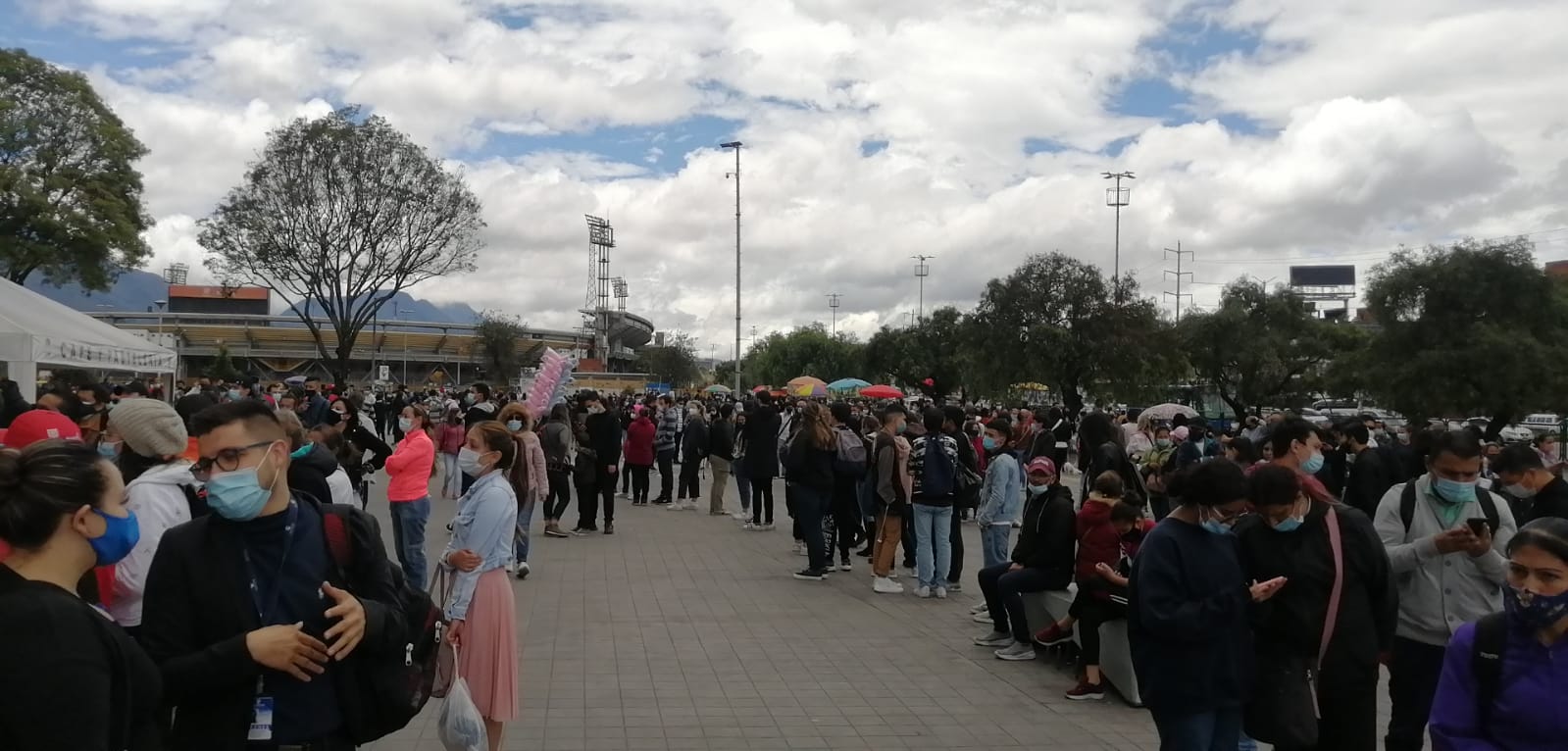 Denuncian mala organización en la vacunación contra la Covid-19 en Bogotá