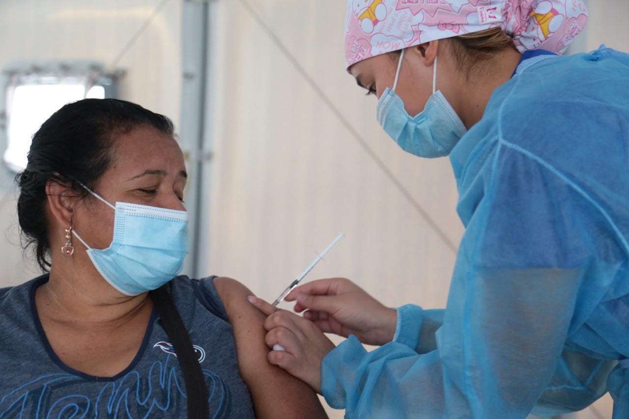 Vacunación contra el coronavirus en Medellín.