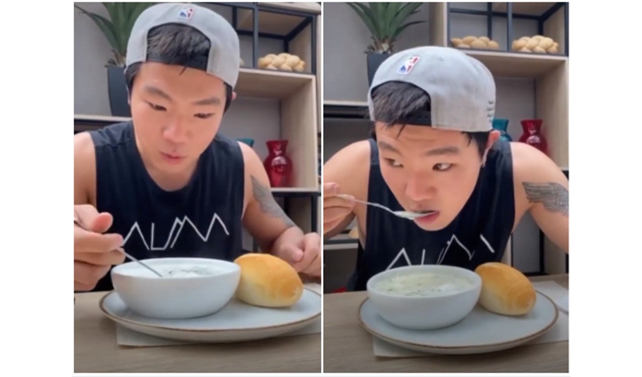 Asiático prueba la changua por primera vez