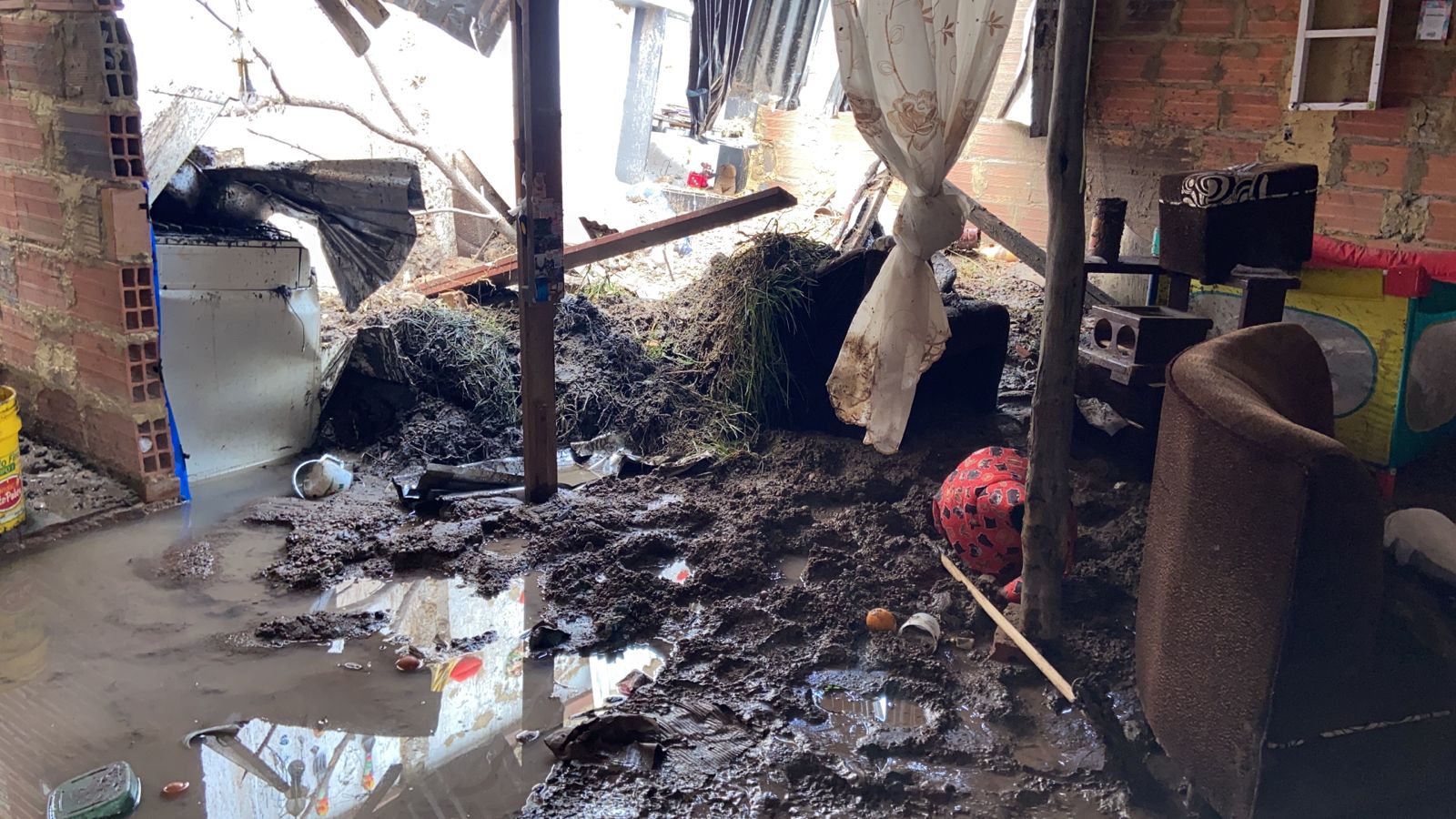 Deslizamiento de tierra, barrio El Portal. Bogotá.