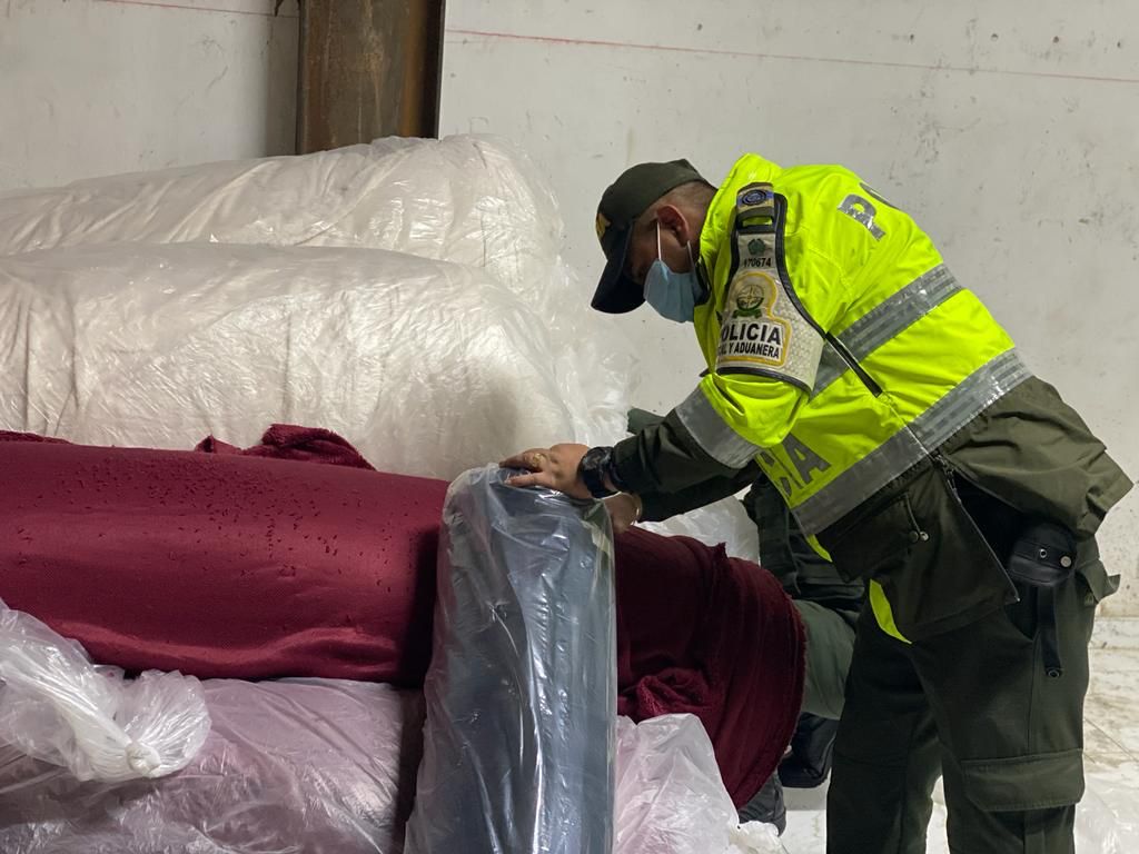 Incautación rollos textiles